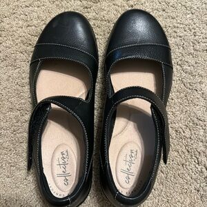 Ultimate collection Clarks shoes size 8 1/2 wide black